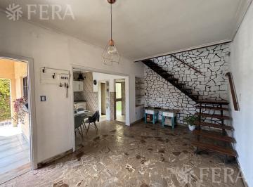 Casa · 83m² · 3 Ambientes · 3 Cocheras · Alquiler Casa 3 Ambientes con Patio y Cochera en Bernal