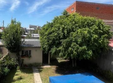 Casa · 117m² · 4 Ambientes · 2 Cocheras · Casa con Amplio Jardín, Terraza Florida Oeste