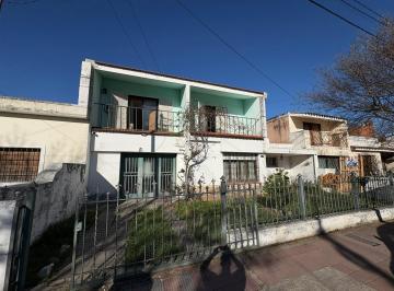Casa · 200m² · 4 Ambientes · 2 Cocheras · Hermosa Casa en Rosedal