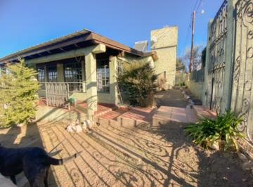 Casa · 167m² · 5 Ambientes · 1 Cochera · Venta Casa 2 Dorm. con Pileta Agua de Oro