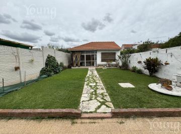 Casa · 191m² · 3 Ambientes · 1 Cochera · Venta Casa 3 Ambientes en Bernal Apta Credito