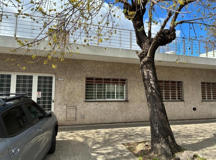 Casa · 215m² · 4 Ambientes · 1 Cochera