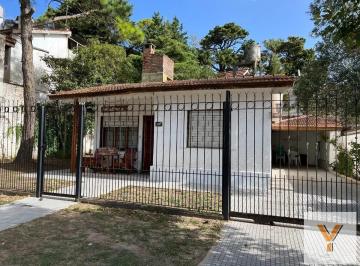 Casa · 85m² · 4 Ambientes · 1 Cochera · Casa en Venta - 2 Dorm. 1 Baño - Cochera - 85 m² - Villa Gesell