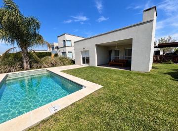 Casa · 130m² · 5 Ambientes · 2 Cocheras · Casa con Pileta en San Eduardo
