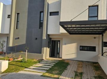 Casa · 120m² · 4 Ambientes · 1 Cochera · Alquiler Dúplex 3 Dorm. Housing Miradores de Manantiales