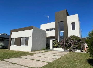 Casa de 4 ambientes, Esteban Echeverría · Hermosa Casa en Alquiler en Canning - Barrio Santa Inés