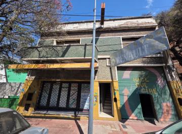 Local comercial · 486m² · 5 Dormitorios · 6 Cocheras · Alquiler Local + Galpón Sobre Bv. Castro Barros – B° Providencia