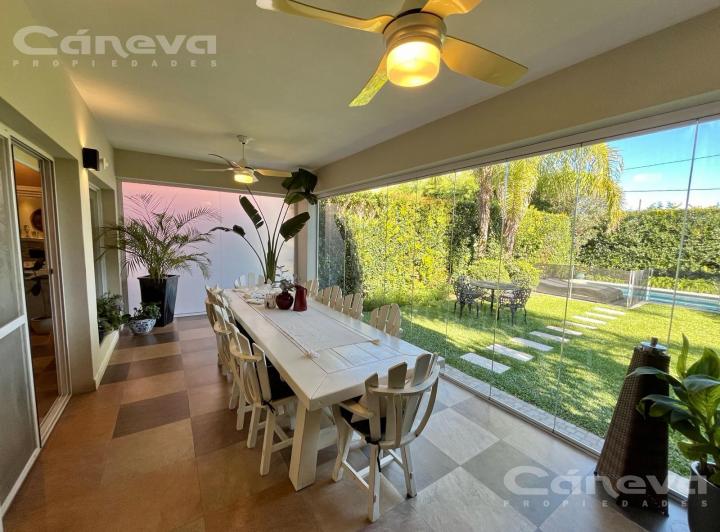 Casa · 180m² · 5 Ambientes · 2 Cocheras