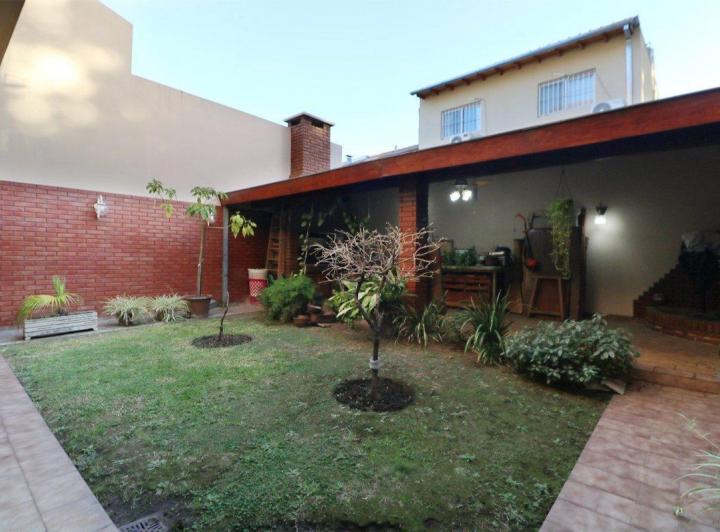 Casa · 298m² · 6 Ambientes · 1 Cochera