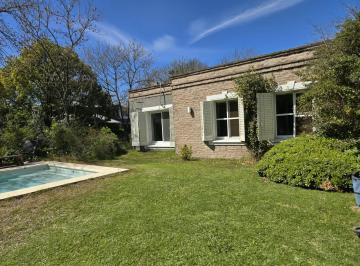 Casa · 232m² · 6 Ambientes · 3 Cocheras · Casa Venta Martindale C. C