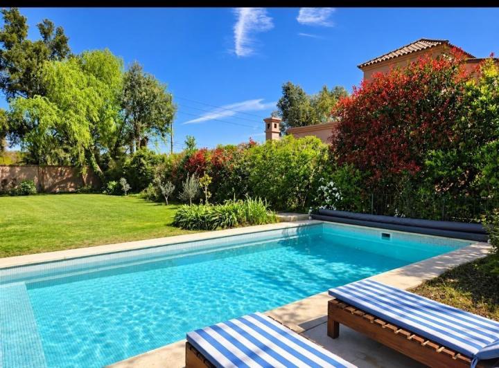 Casa · 232m² · 6 Ambientes · 3 Cocheras