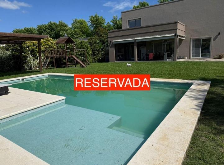 Casa · 249m² · 6 Ambientes · 4 Cocheras