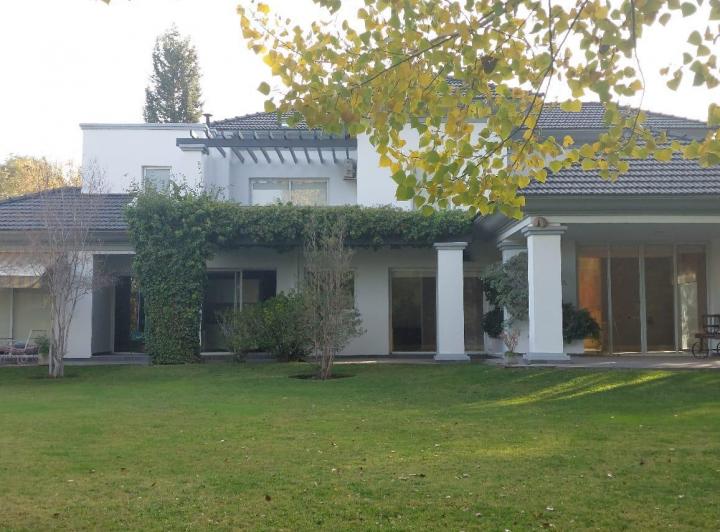 Casa · 430m² · 10 Ambientes · 2 Cocheras