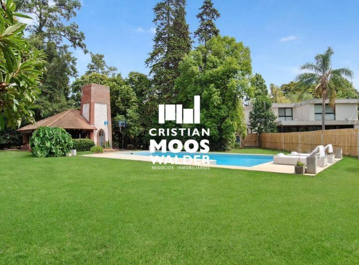 Casa · 270m² · 6 Ambientes · 4 Cocheras