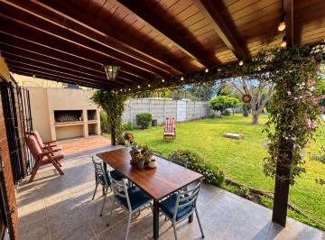 Casa · 110m² · 4 Ambientes · 3 Cocheras · Casa 4 Ambientes en Venta Parque y Pileta Moreno