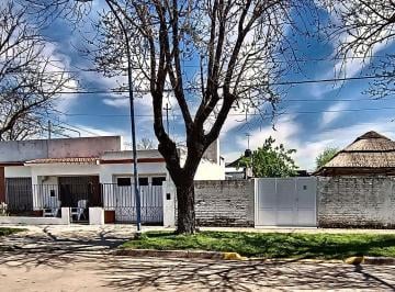 Casa · 129m² · 4 Ambientes · 1 Cochera · Propiedad Sobre Dos Lotes, Casa y Terreno Contiguo