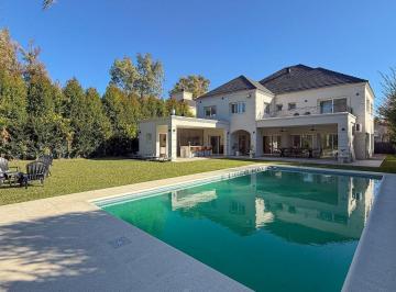 Casa de 8 ambientes, Tigre · Hermosisima Casa con Excelente Acceso en Barrio San Jorge de Don Torcuato