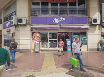 Local comercial · 200m² · 1 Ambiente · Local en Alquiler en Barrio Norte en Esquina Excelente Zona Comercial.