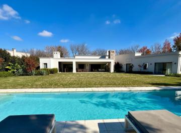Casa · 1700m² · 5 Ambientes · Alquiler en Martindale C. C