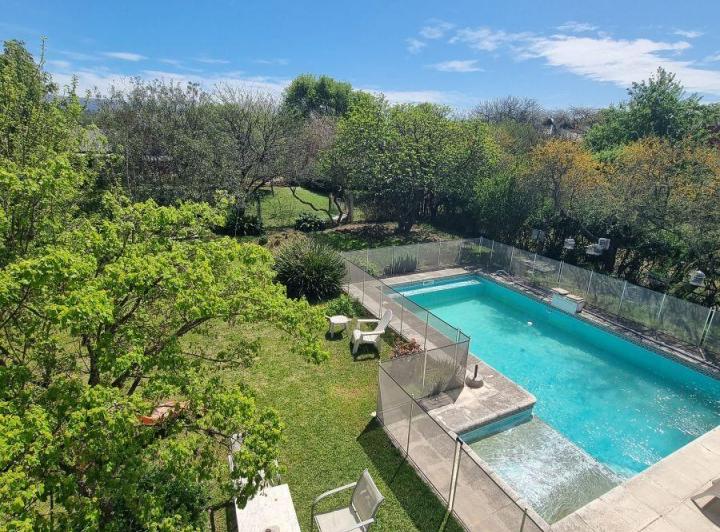 Casa · 285m² · 6 Ambientes · 3 Cocheras
