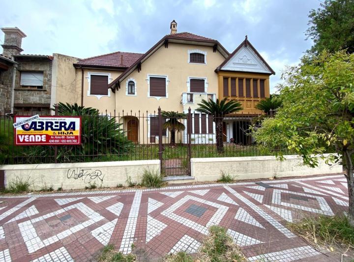 Casa · 370m² · 7 Ambientes · 2 Cocheras