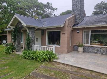 Casa de 4 ambientes, Cariló · Casa Reciclada, Amoblada y Equipada Impecable! de 148 m² con 3 Dorm. en Venta en Cariló