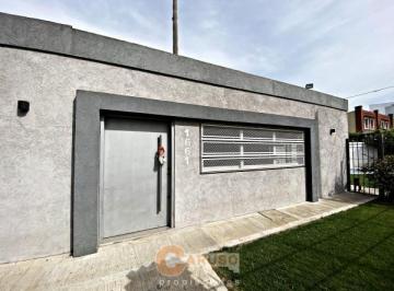 Casa · 230m² · 5 Ambientes · Venta Casa Moderna 4 Ambientes con Piscina y Quincho | 10 Cuadras Estacion Paso del Rey