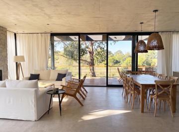 Casa · 375m² · 5 Ambientes · 2 Cocheras · Venta Casa a Estrenar Sobre Laguna Blanca 4 Suites + Amenities Vip