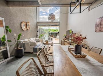Casa · 141m² · 5 Ambientes · 1 Cochera · Venta Casa 5 Amb Jdin, Pileta, Cochera