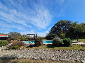 Quinta vacacional de 8 ambientes, La Paz · Complejo Turístico con Casa y 2 Cabañas en La Paz, Traslasierra, Córdoba, con Pileta de 3000 m²