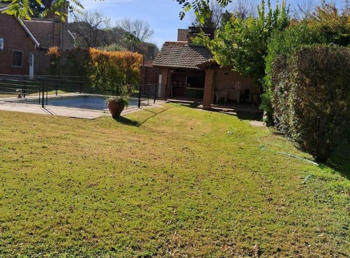 Quinta vacacional · 10m² · 8 Ambientes · 2 Cocheras