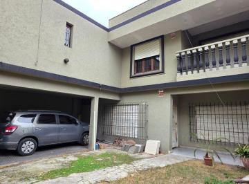 Casa de 6 ambientes, Tres de Febrero · Casa en 2 Plantas con Jardin, Cochera Para Varios Autos, 6 Ambientes, 2 Baños, Patio, Terraza, Etc