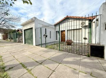 Casa de 4 ambientes, Ituzaingó · Casa con 2 Dorm. y Parque en Alquiler en Ituzaingó Sur