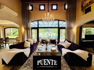 Casa · 428m² · 9 Ambientes · 10 Cocheras · Importante Casa en Venta Sobre Doble Lote en Saint Thomas - Canning