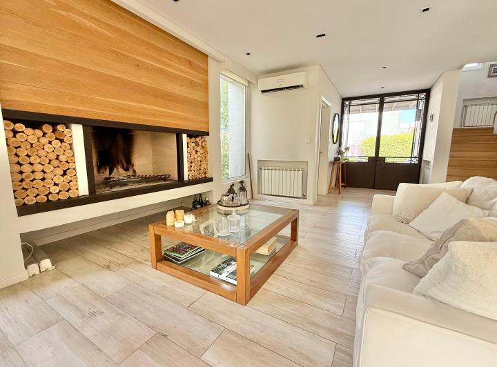Casa · 280m² · 7 Ambientes · 2 Cocheras