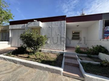 Casa · 139m² · 5 Ambientes · 1 Cochera · Casa en Alquiler Maipu Barrio San Eduardo