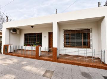 Casa · 8m² · 4 Ambientes · Venta de Casa Muy Bien Ubicada en Ezeiza