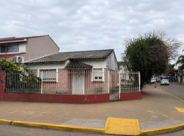 Casa · 110m² · 4 Ambientes · 2 Cocheras · Venta de Casa Ideal Locales