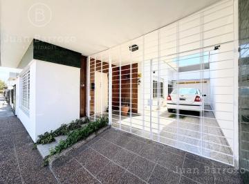 Casa · 170m² · 4 Ambientes · 2 Cocheras · Venta Casa en Banfield Oeste