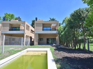 Casa · 160m² · 5 Ambientes · 1 Cochera · Alquiler | Casa de 3 Dorm. con Patio y Piscina. Roldán.