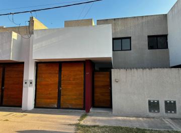 Casa · 120m² · 3 Ambientes · 1 Cochera · Dúplex 2 Dorm. Reconquista Prémium!