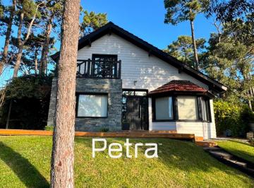 Casa · 160m² · 5 Ambientes · 2 Cocheras · Casa en Venta en Valeria del Mar