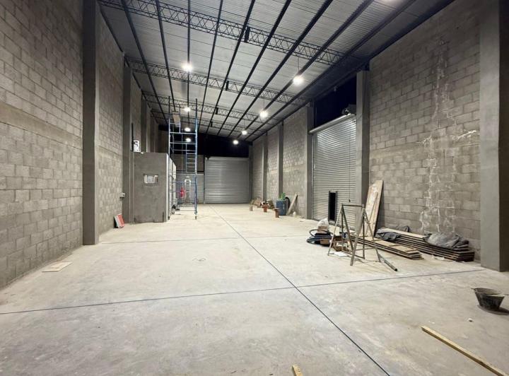 Local comercial · 92m² · 4 Ambientes · 5 Cocheras