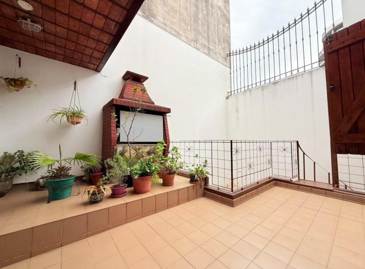 Casa · 302m² · 6 Ambientes · 2 Cocheras
