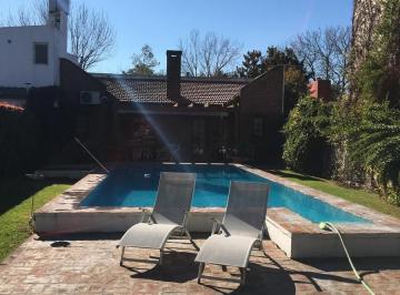 Casa · 180m² · 6 Ambientes · 2 Cocheras · Casa en City Bell en Alquiler con Parque y Pileta