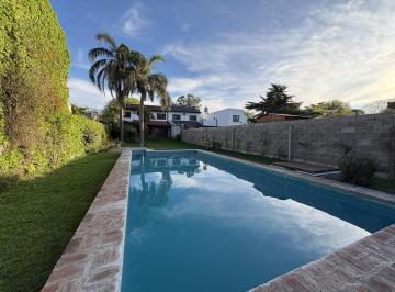 Casa · 180m² · 6 Ambientes · 2 Cocheras · Casa en City Bell en Alquiler con Parque y Pileta