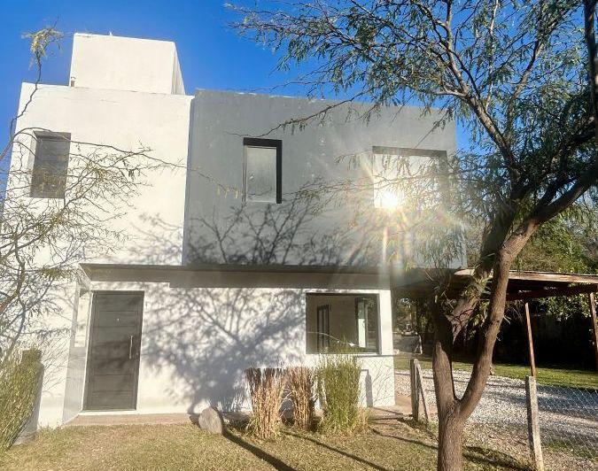 Casa · 170m² · 8 Ambientes