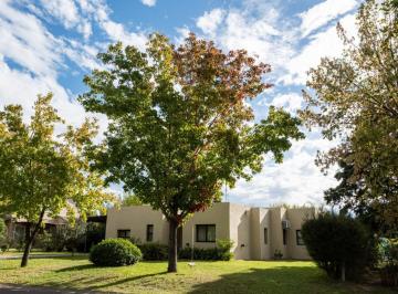 Casa · 120m² · 5 Ambientes · 1 Cochera · Venta Casa 5 Ambientes - Roble Joven Pilar