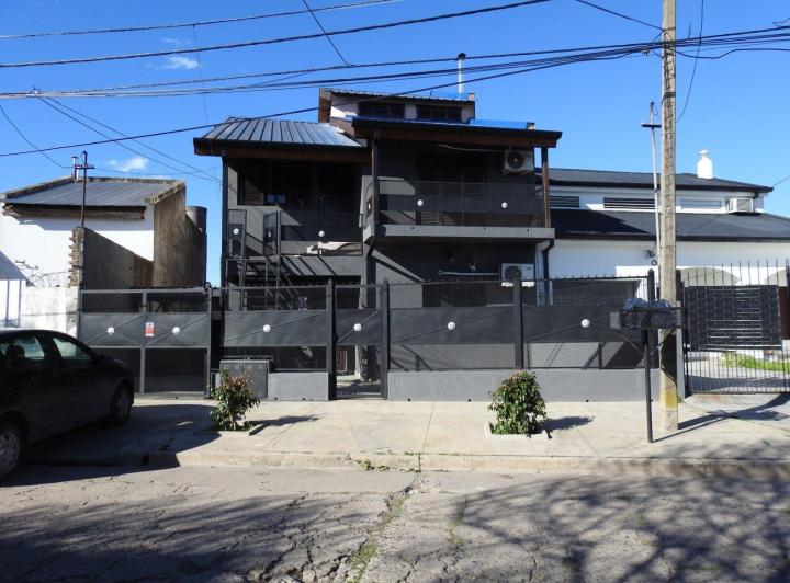 Casa · 205m² · 6 Ambientes · 4 Cocheras