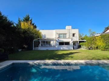 Casa de 8 ambientes, Pilar · Oportunidad - Racionalista 6 Dorm. Central - Mayling C. C